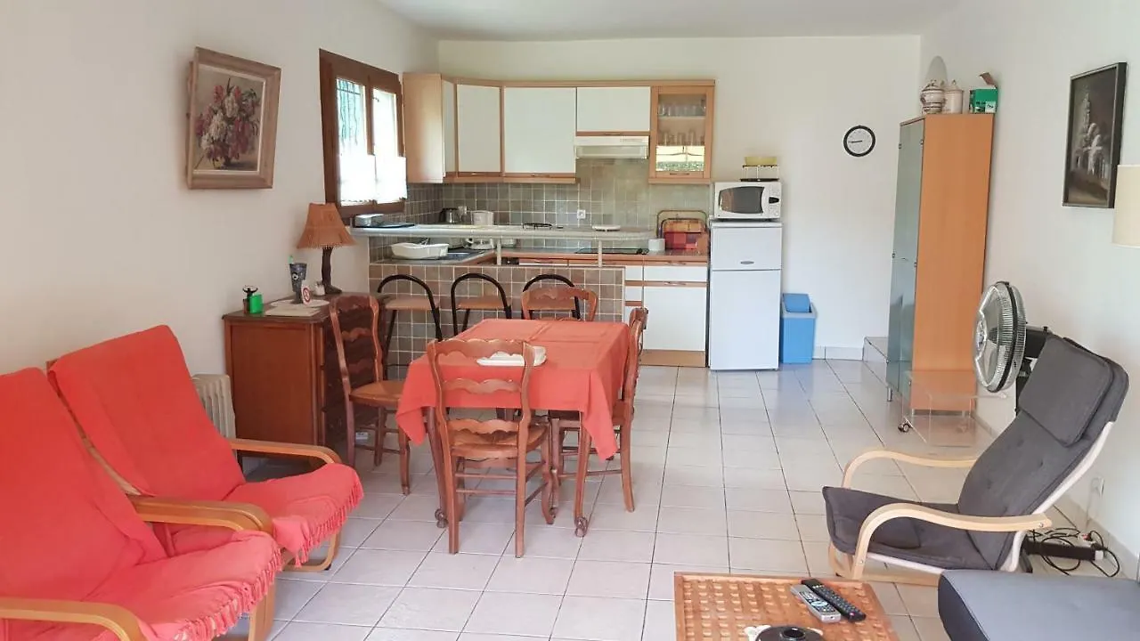 Saint Raphael - Appartement dans villa au calme à Valescure France