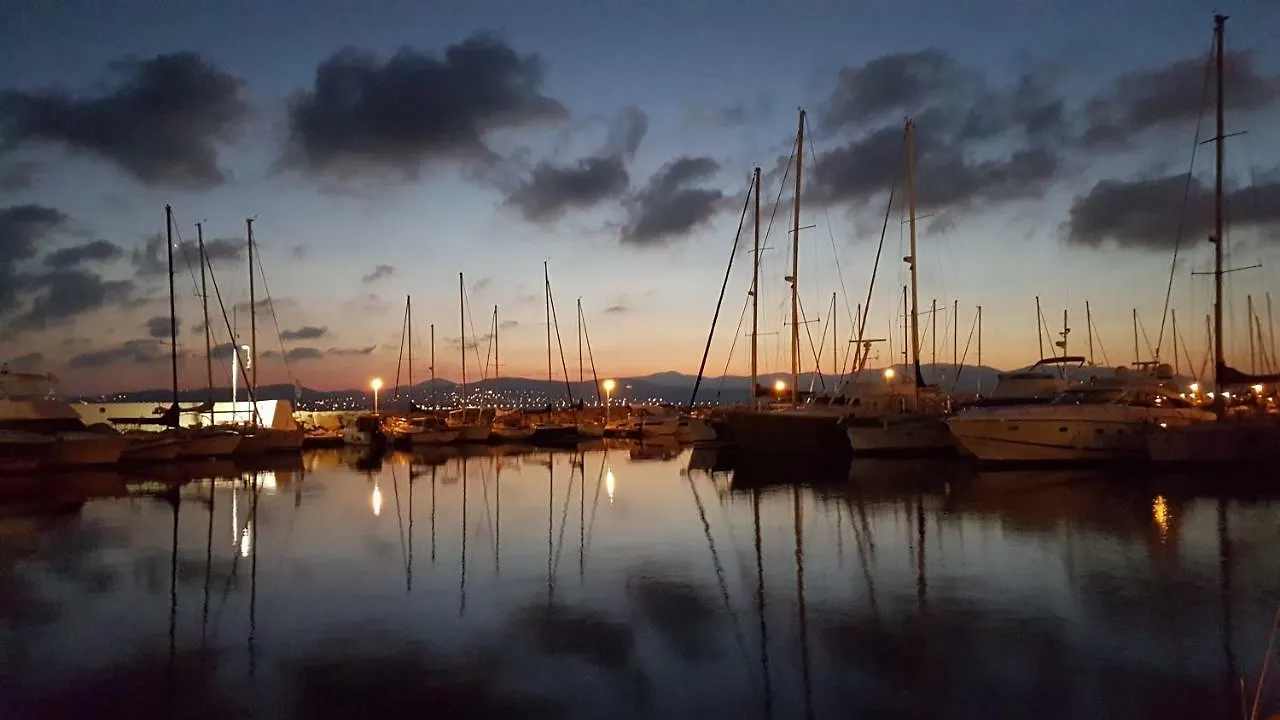 Hébergement de vacances Saint Raphael - Appartement dans villa au calme à Valescure France